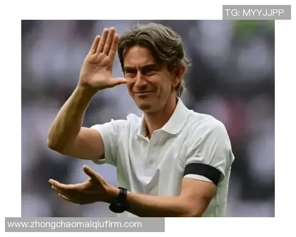 弗兰克清晨抵达基地全力备战多特周一下午将出席新闻发布会 弗兰克清晨抵达基地全力备战多特周一下午将出席新闻发布会