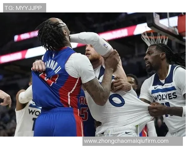 年度十大冲突回顾火勇G4激烈对抗老六再度上榜普拉姆利意外受伤引关注 年度十大冲突回顾火勇G4激烈对抗老六再度上榜普拉姆利意外受伤引关注